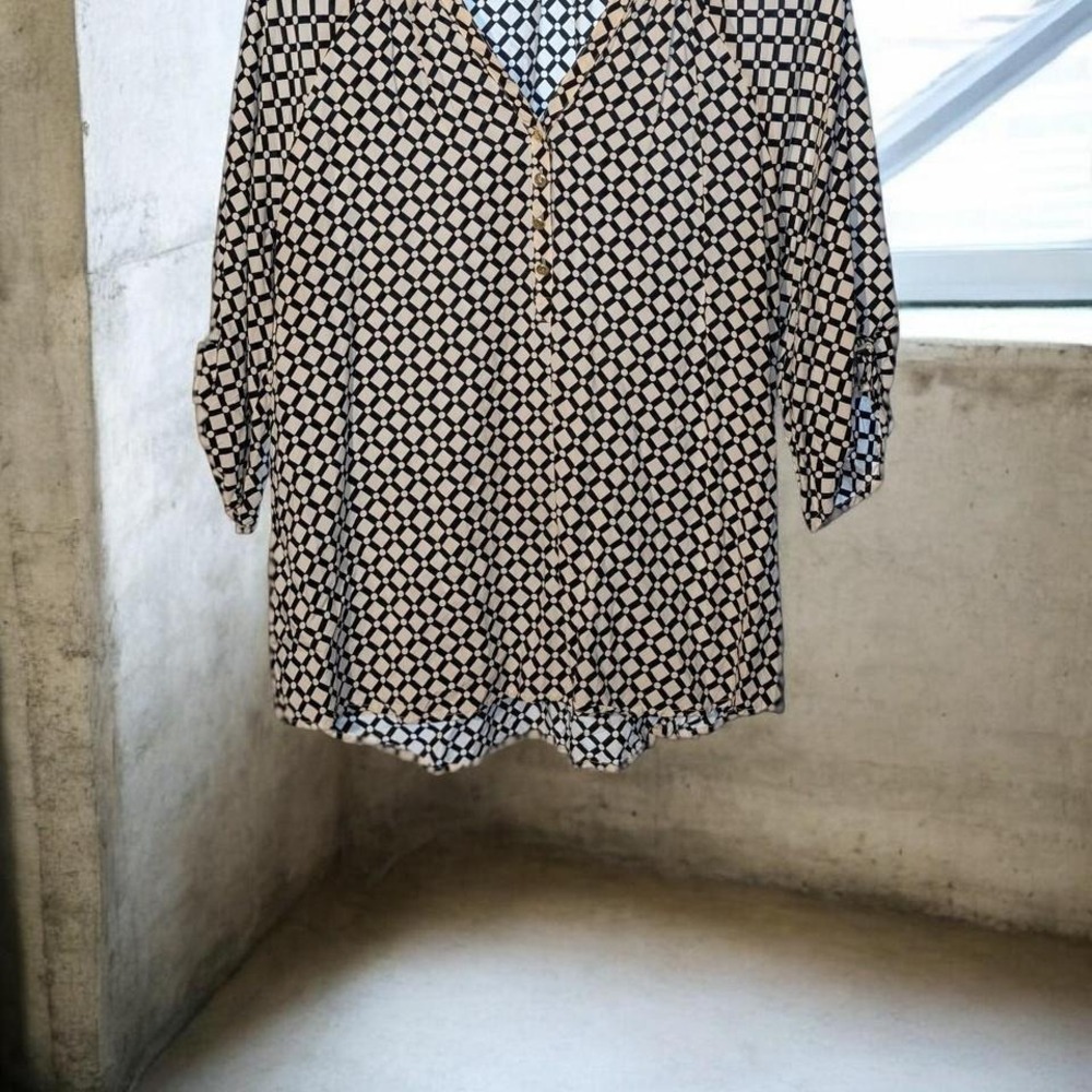 Kaari Blue Black White Geometric Blouse Women's L 3/4 Sleeve Gold Buttons‎